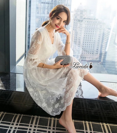 เดรสดีเทลผ้าปักลายดอกไม้สีขาว