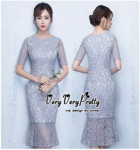 ชุดเดรสสีเทาแขนสั้นคลาสสิค