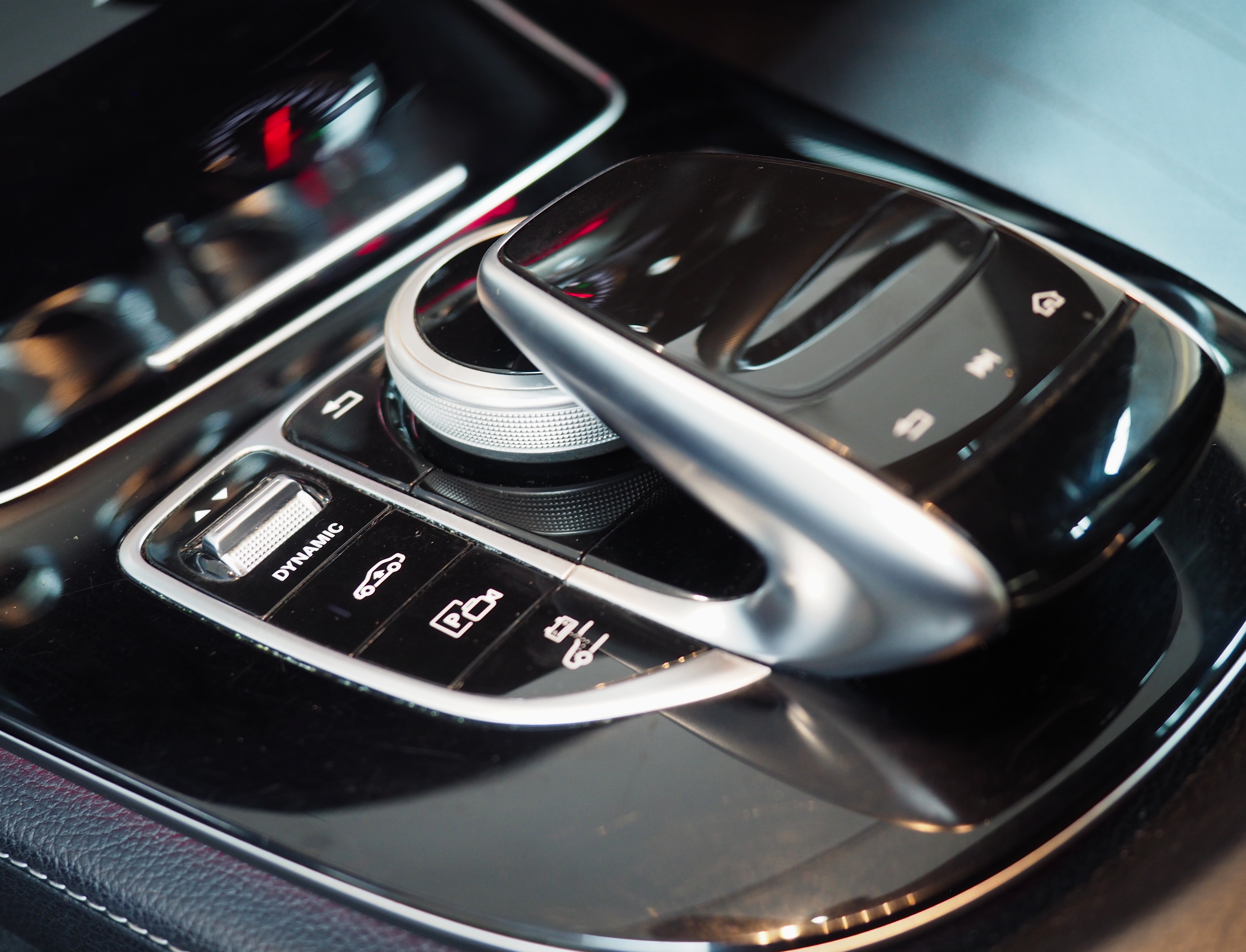 จองแล้ว E350e Avantgarde Plug In Hybrid W213