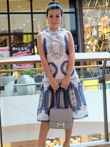 เดรสผ้าเครปพิมพ์ลายตกแต่งลูกไม้