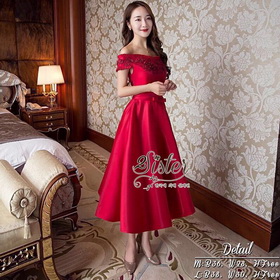 เดรสหรูสีแดงสดสวยเด่นสะดุดตา