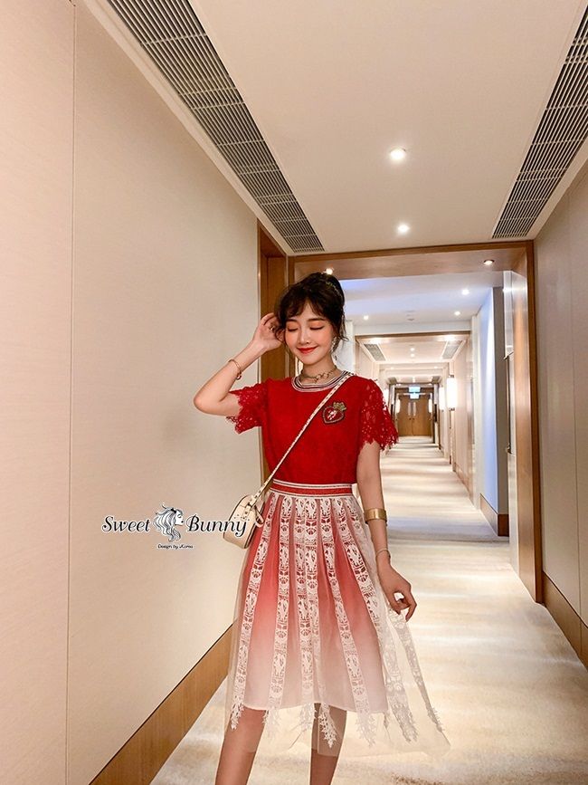 เสื้อคอกลมขอบยางริ้วสีๆ วิ้งเป็นประกาย