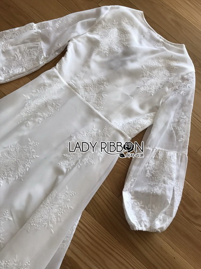 เดรสยาวผ้าเครปและลูกไม้สีขาวสไตล์วินเทจ