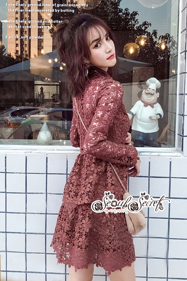 ดรสผ้าลูกไม้เนื้อแน่นเล่นลายดอกไม้เดซี่