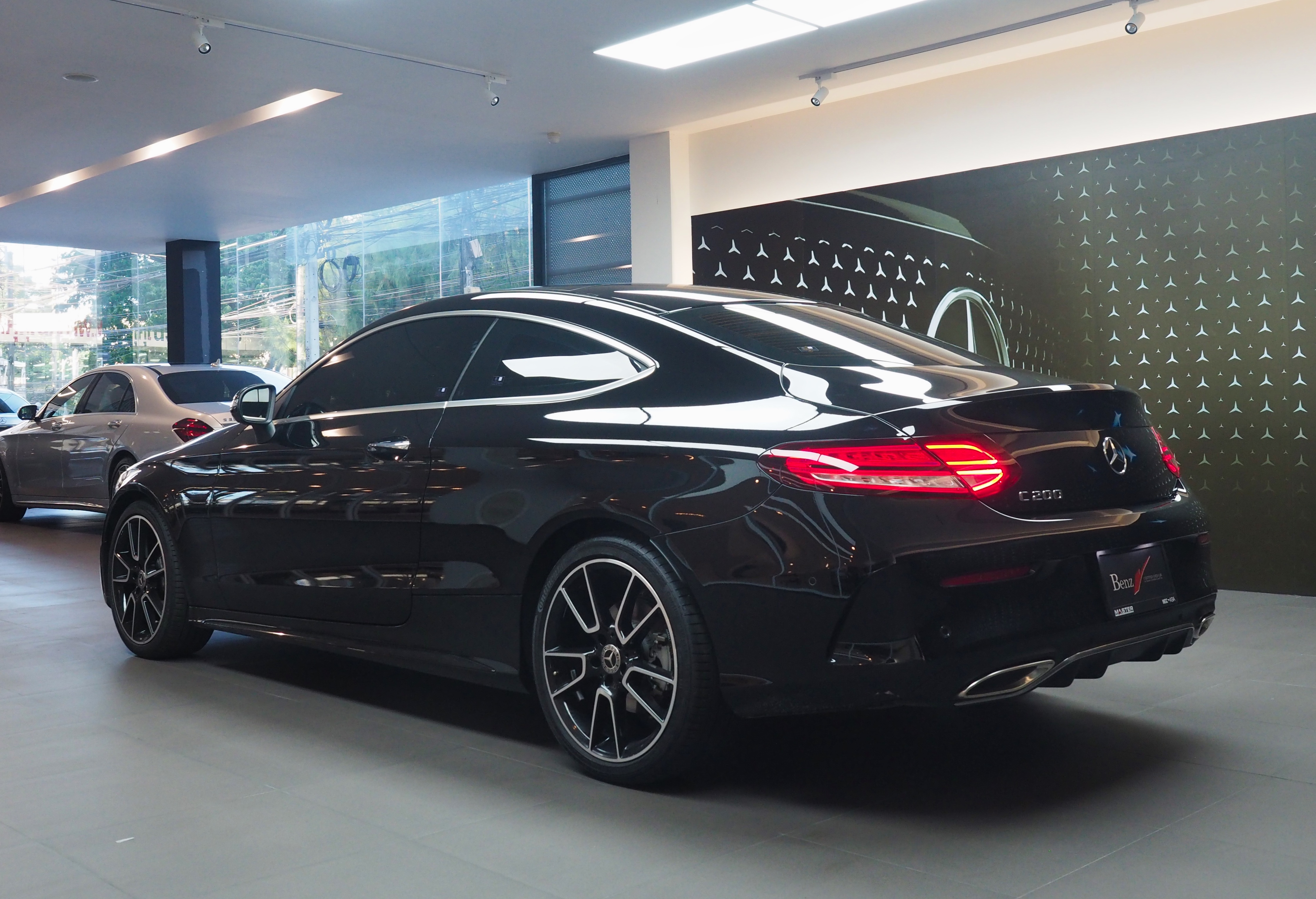 จองแล้ว C200 Coupe AMG W205