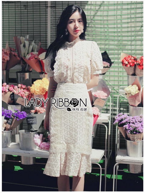 เซ็ตเสื้อและกระโปรงผ้าลูกไม้เอวสูงสีขาว