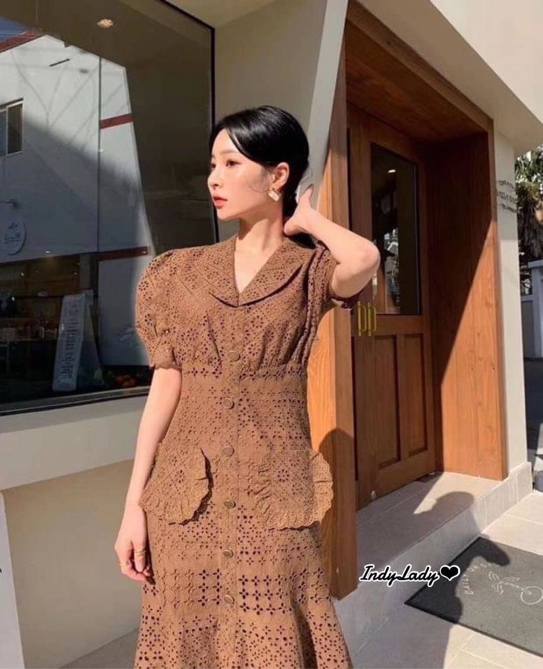 เดรสยาวปลายบานแต่งกระดุม