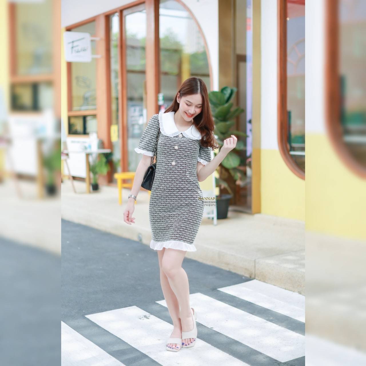 เดรสซิปหลังแต่งกระดุมน่ารัก