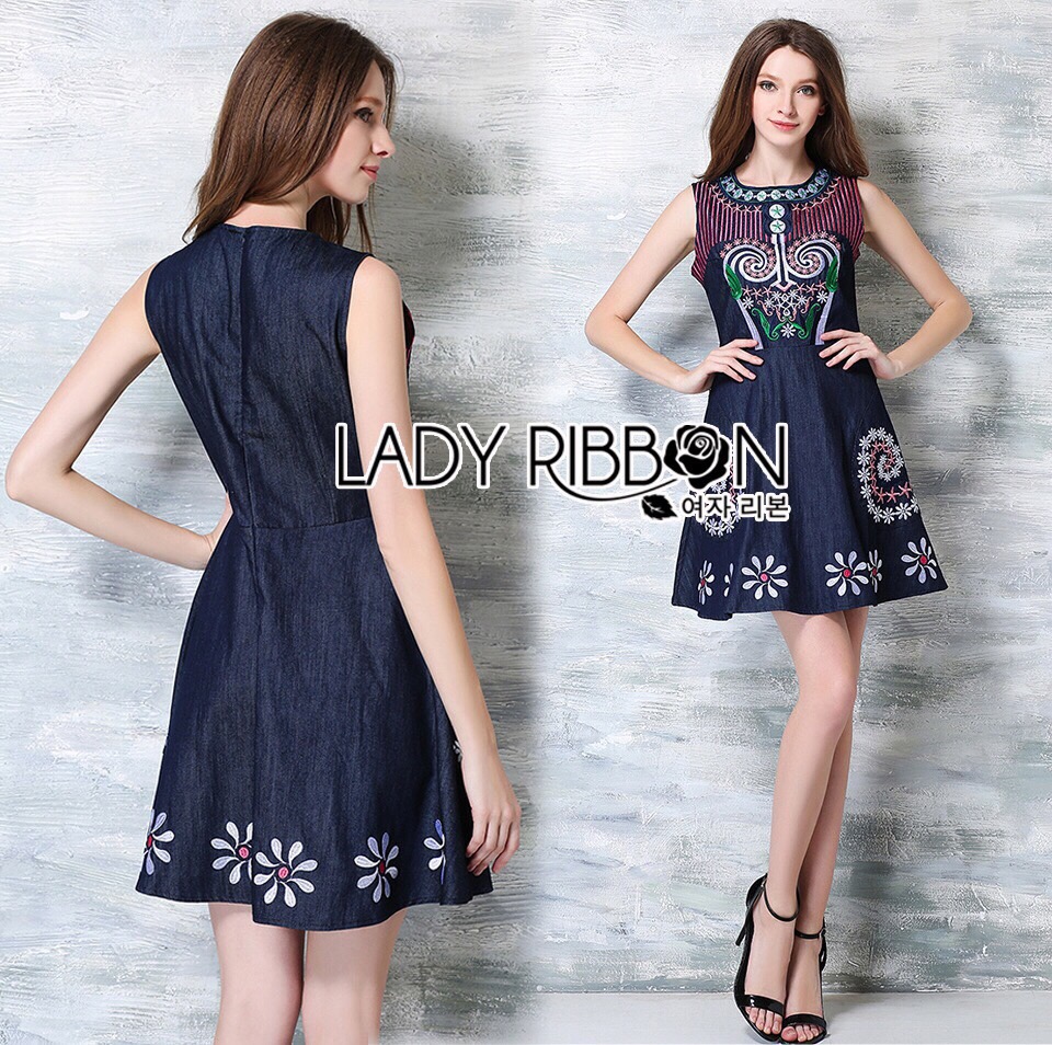 Lady Ribbon ขายส่ง LR08260516 🎀 Lady Ribbon's Made 🎀 Lady Lily Sweet Casual Flower Embroidered Denim Dress