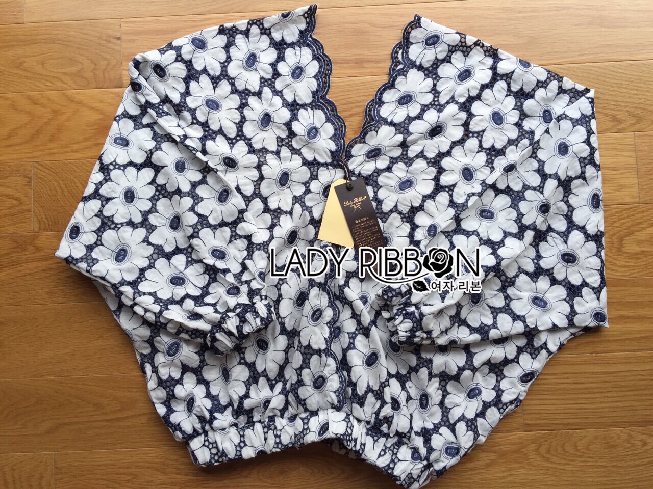 Lad Ribbon ขายส่ง LR06260516 🎀 Lady Ribbon's Made 🎀 Lady Rosie Feminine Flower Embroidered and Laser-Cut Cotton Blouse