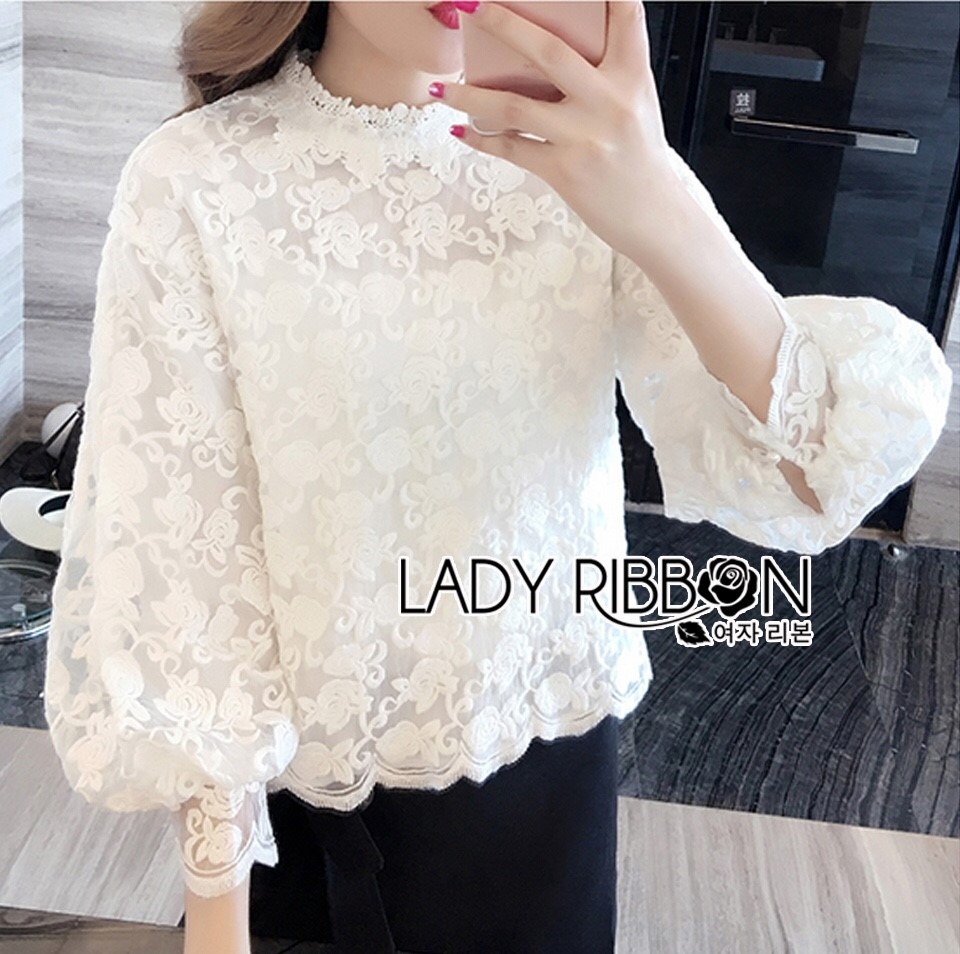 เสื้อผ้าลูกไม้สีขาวสไตล์วินเทจเฟมินีน