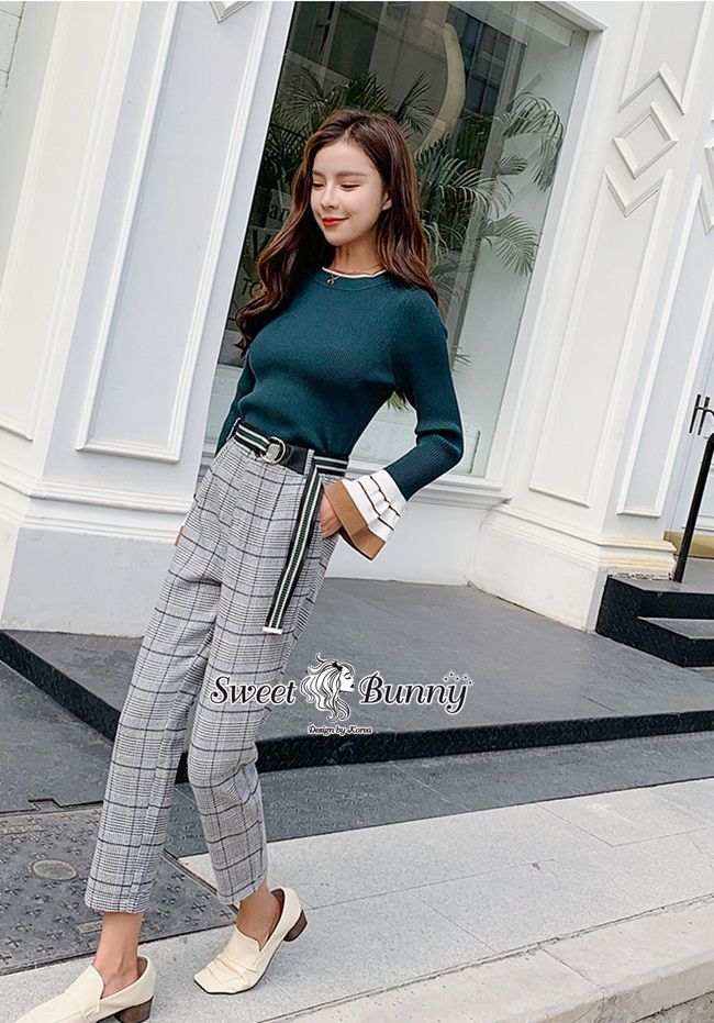 เสื้อผ้าไหมพรมเนื้อดี ยืดได้เยอะใส่สบาย ตัดขอบสีขาว