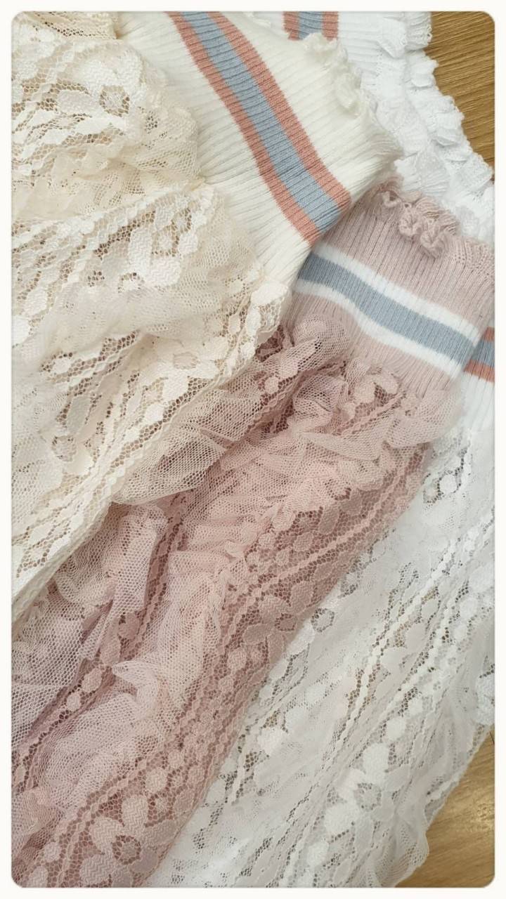 เสื้อลูกไม้เปิดไหล่แขนยาว