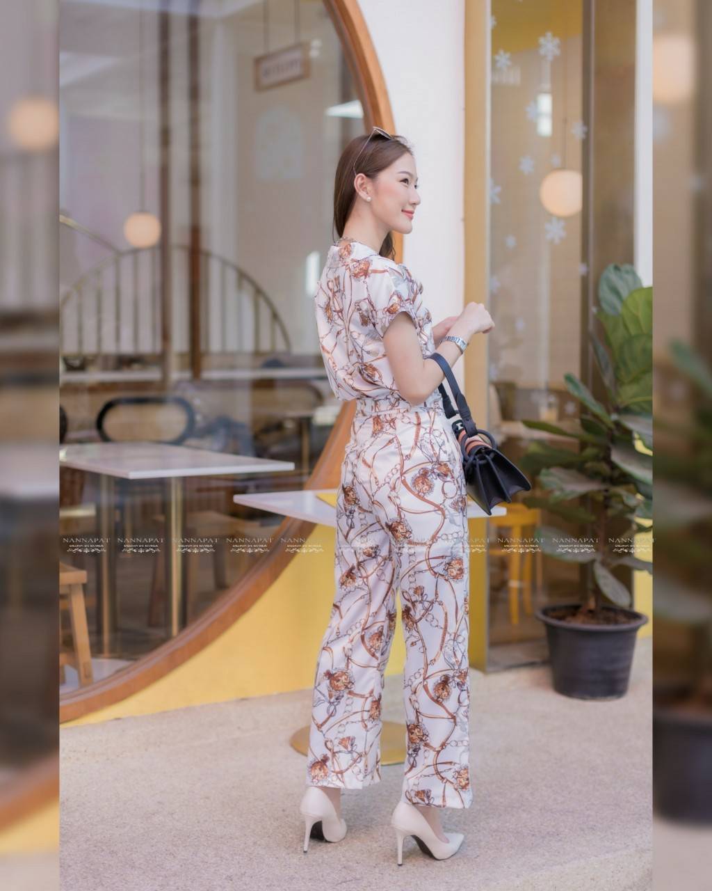 ตัวเสื้อสวนหัวได้เลยคะ กางเกงซิปหลัง