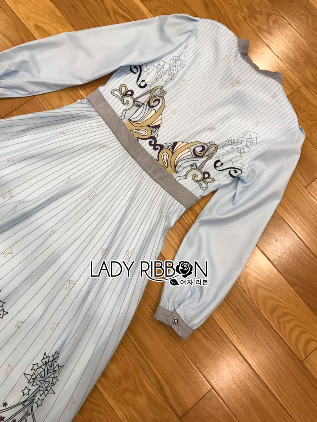Ribbon Dress เดรสสั้นสีฟ้าอ่อนพิมพ์ลายทางและลายดาว