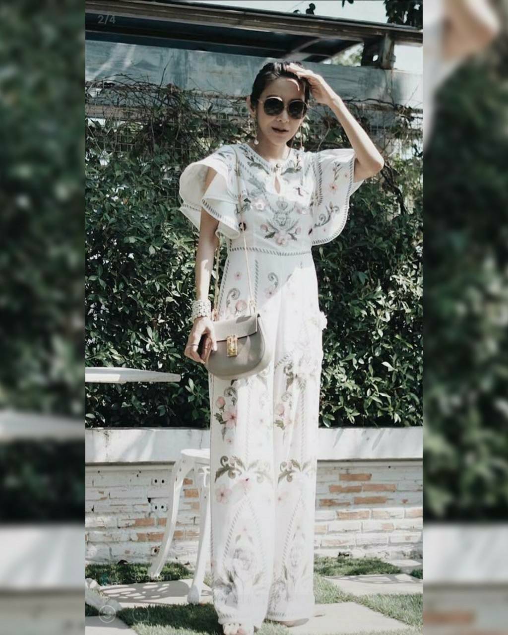 จั้มสูทช่วงไหล่ระบายใหญ่เป็นลอน