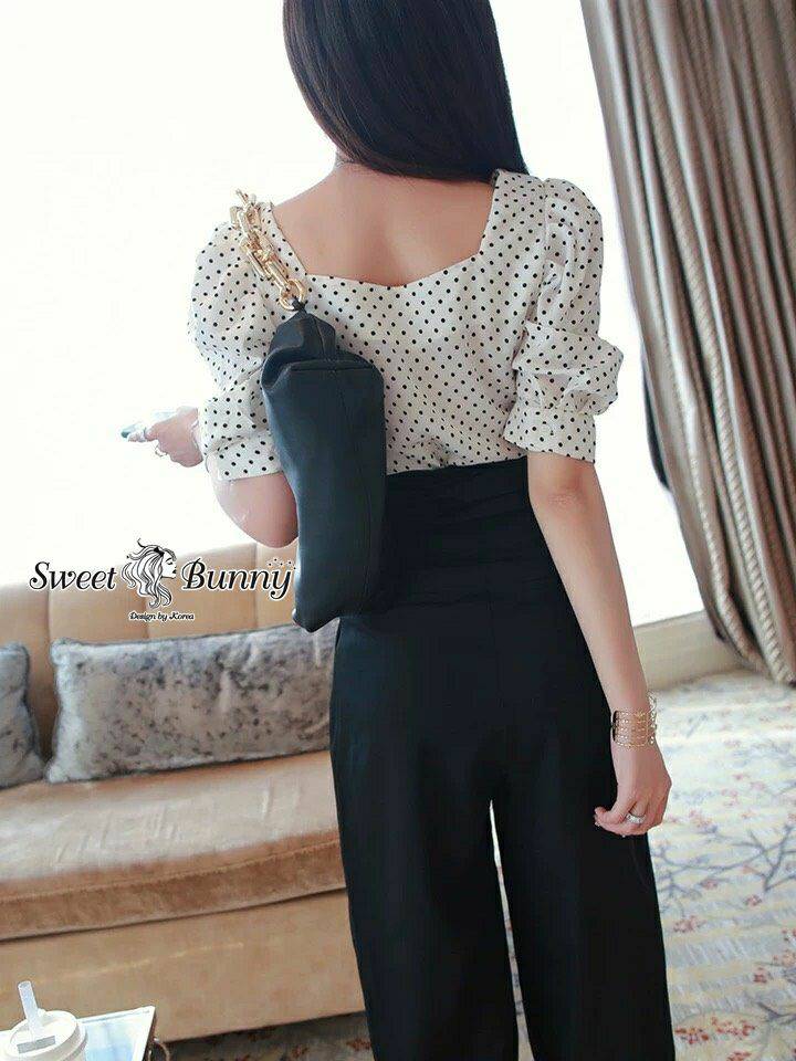 ชุดเซ็ตเสื้อคอวีอกจับจีบเป็นทรงเข้ารูปสวย