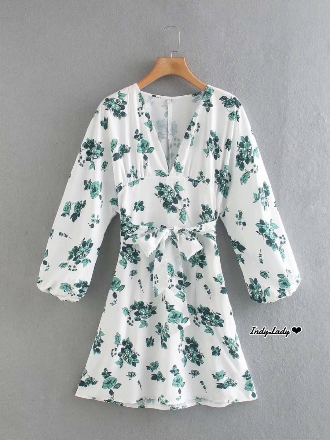 Dress สั้น คอวี แขนยาว