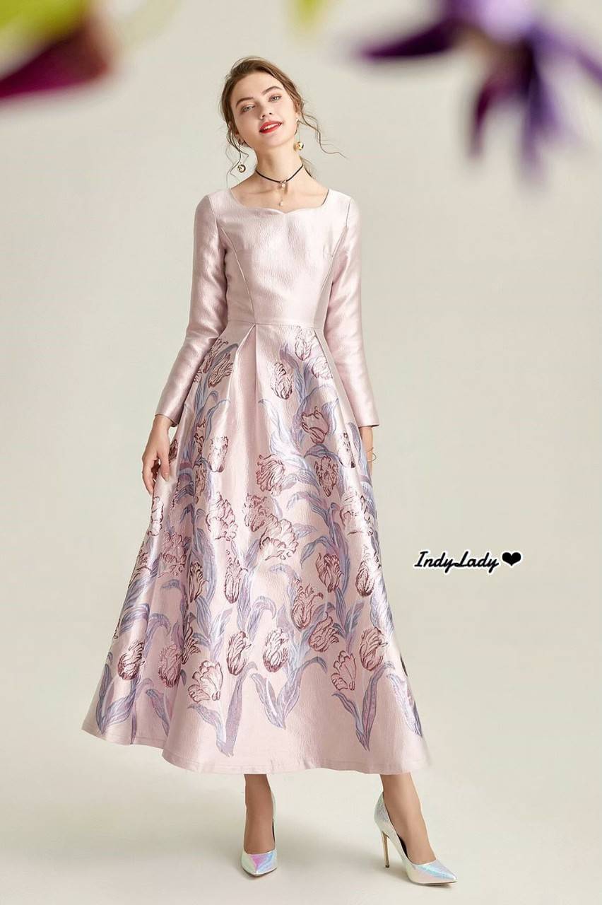 เดรสยาวสวยหรู คอกลม แขนยาว
