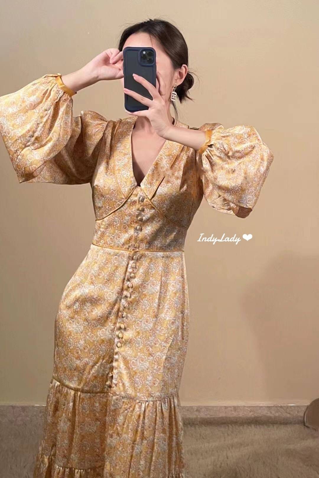 เดรสคอวีกระดุมหน้ายาว