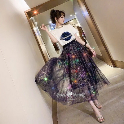 เสื้อยืดคอกลมแขนสั้น ตรงอกเป็นรูปดาวเสาร์ปักเลื่อม