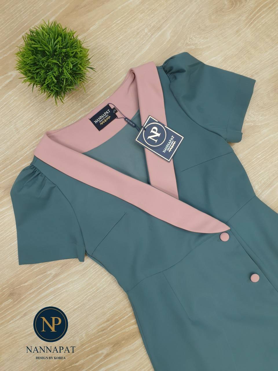 เดรสกระดุมหน้าเล่นสีทูโทน