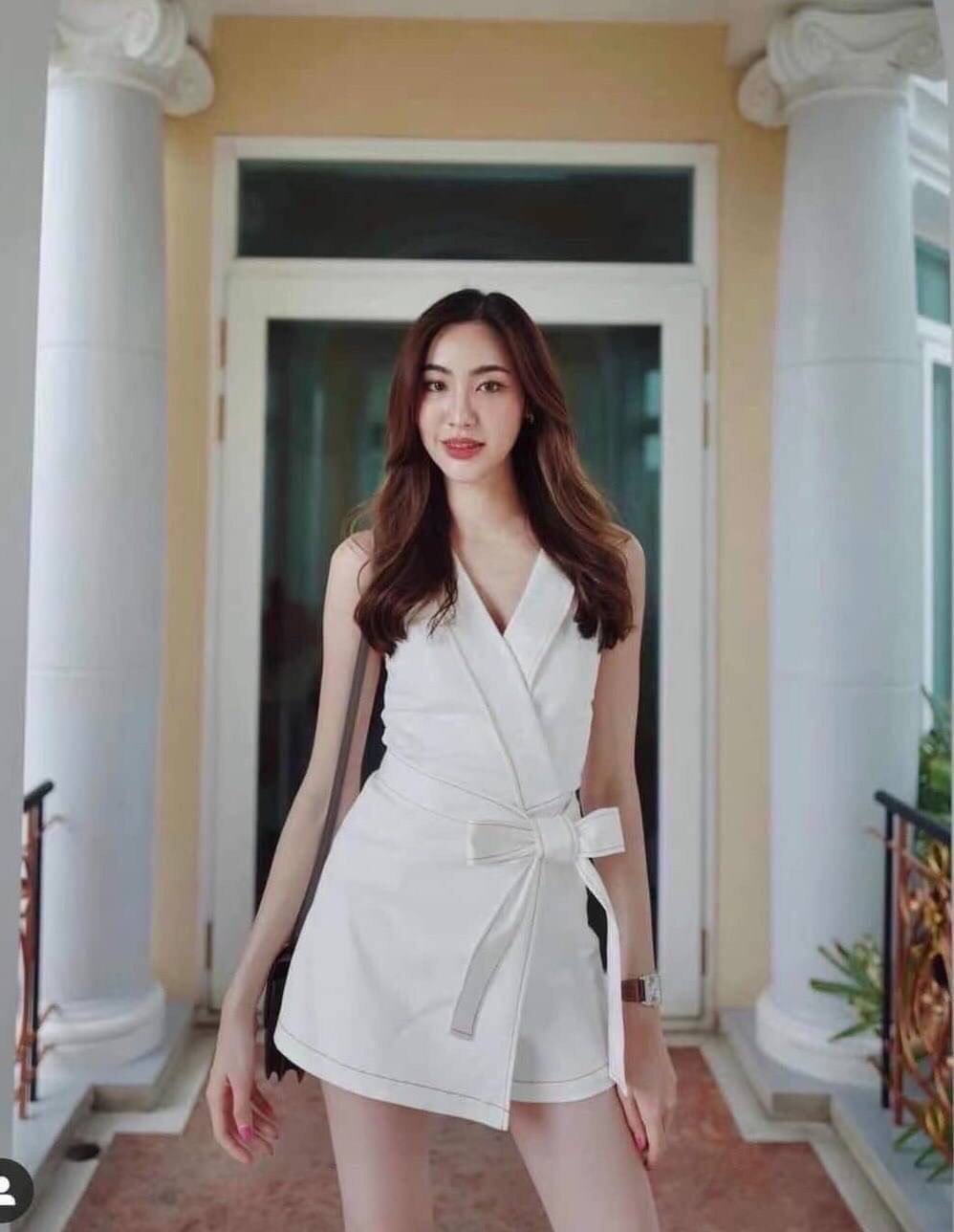 จั้มสูสีขาวน่ารัก