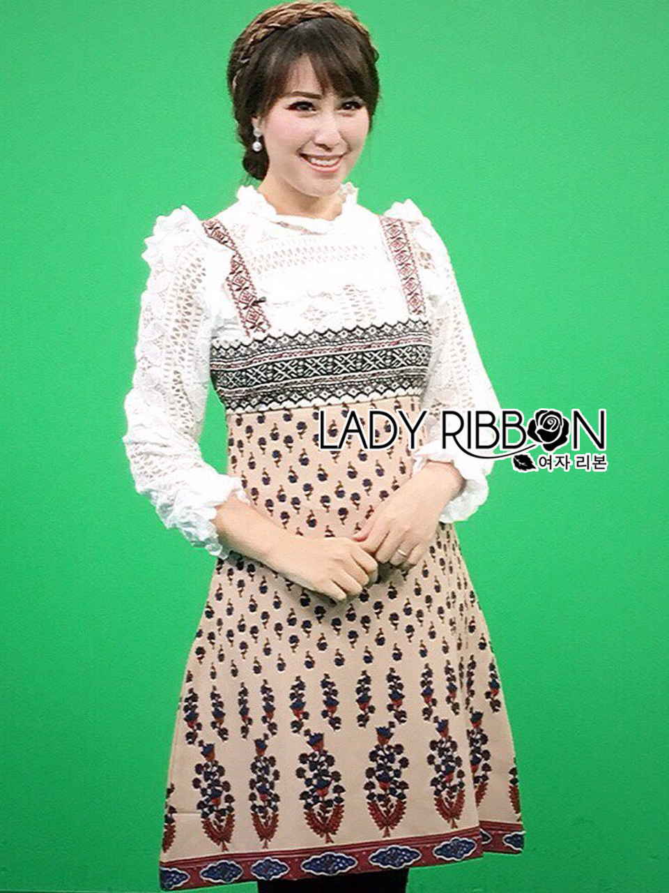 เสื้อลูกไม้สีขาวสไตล์เฟมินีนและเดรสสายหนาผ้าวิสโคส