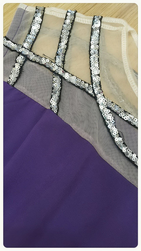 ชุดเดรสกระโปรงทรงเอระบายกว้าง