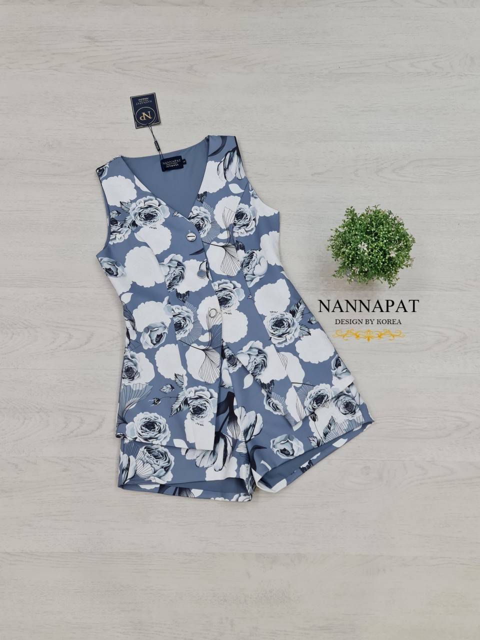 เสื้อแขนกุดกระดุมหน้า