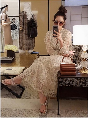 Maxi Dress เดรสยาวผ้าลูกไม้สีครีม