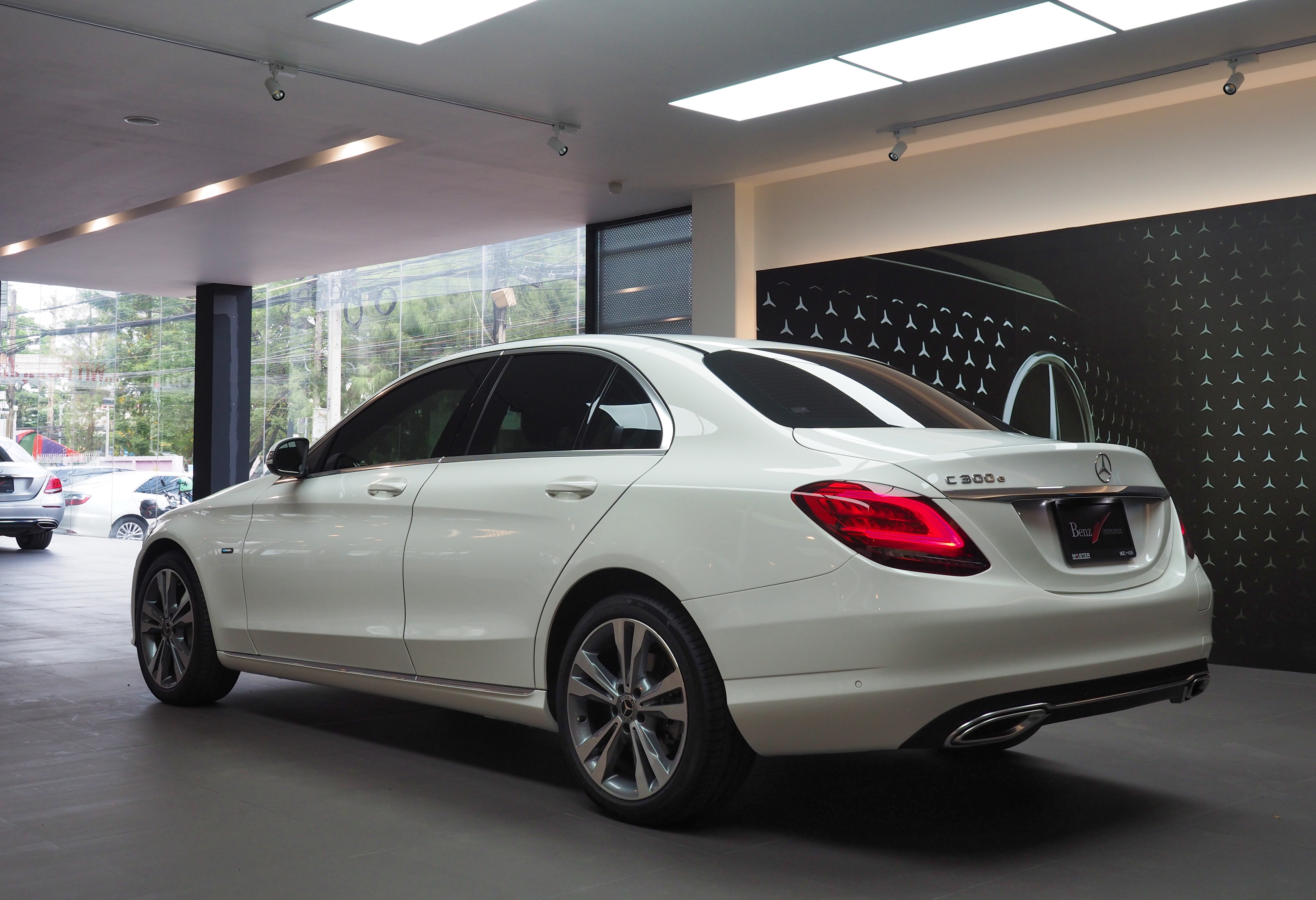 จองแล้ว C300e Plug in Hybrid Avantgarde W205