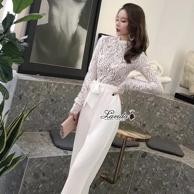 จั้มสูทเสื้อใช้ผ้าลูกไม้ทอลายสวยโทนสีขาว
