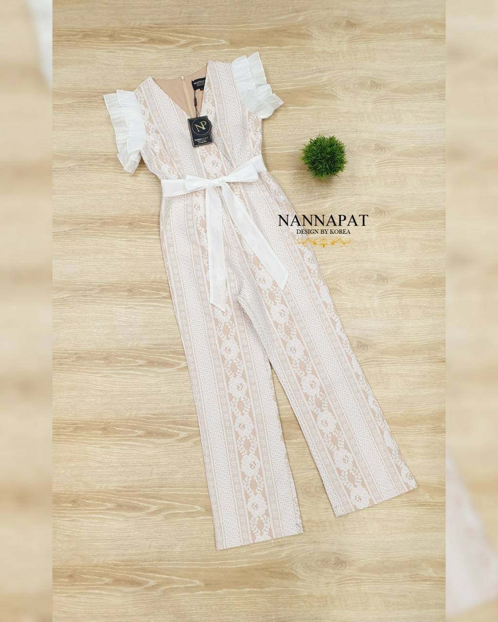 จั้มสูทซิปหลัง แต่งแขนระบาบ