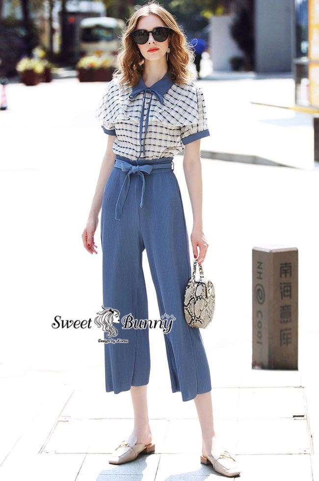 เสื้อเชิ้ตแขนสั้นคอปกใช้ป้าสีเดียวกับกางเกง