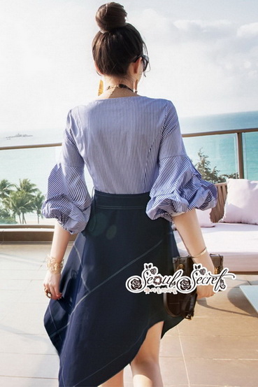 ชุดเดรสคอวีลายริ้วคลาสสิคโทนสีฟ้า