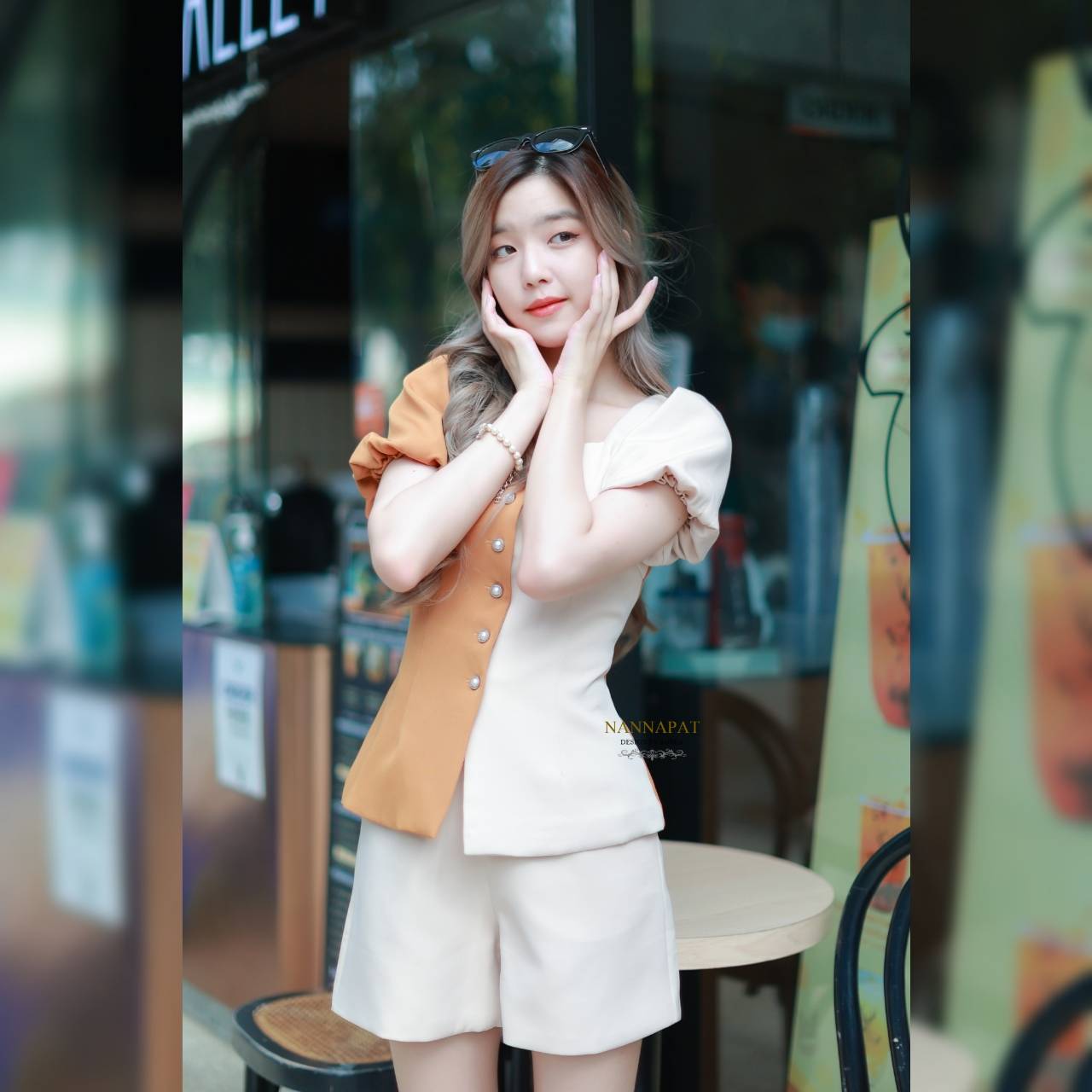 เสื้อทูโทนซิปหลัง แต่งกระดุมข้างสีส้ม