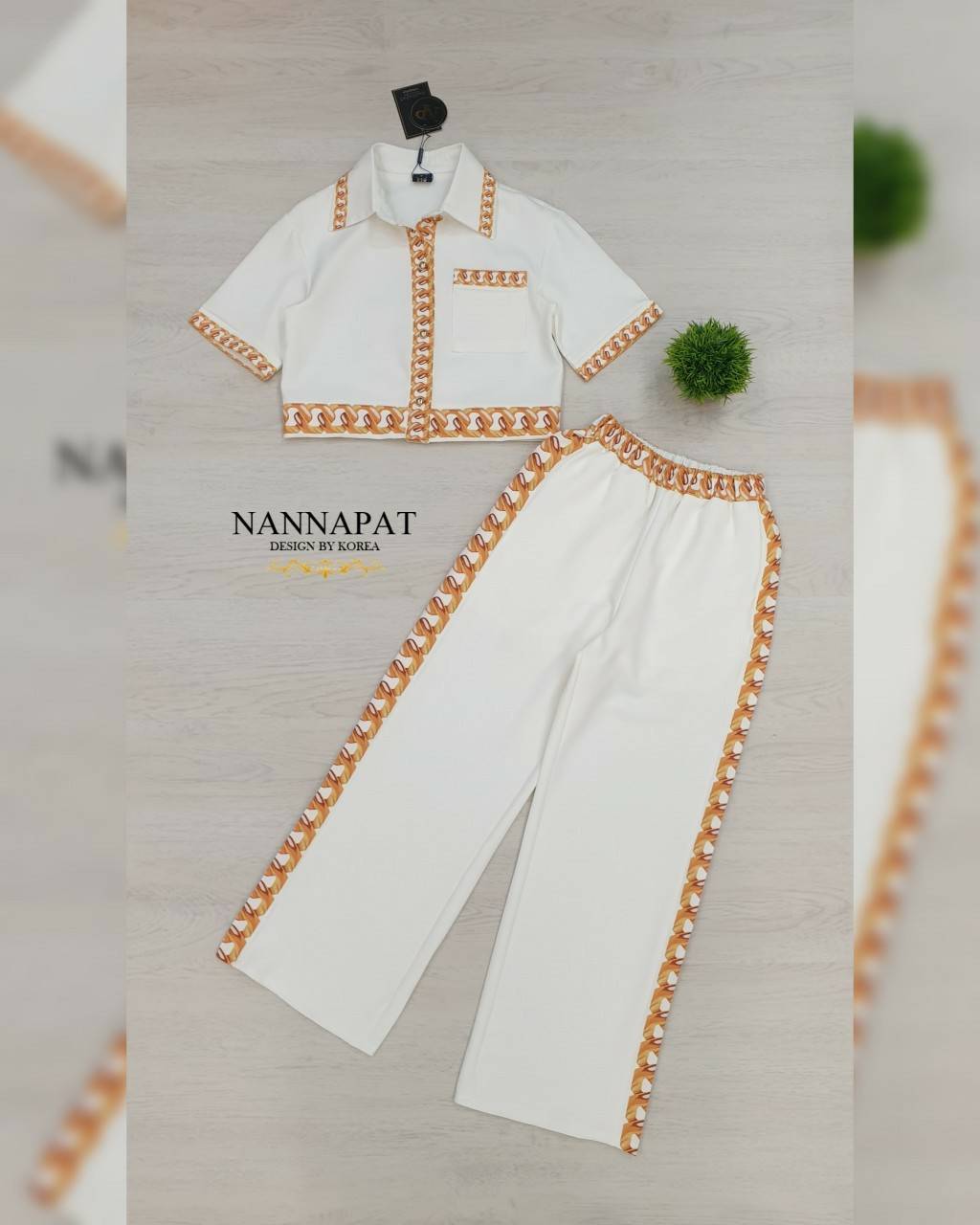 เสื้อกระดุมหน้า มีกระเป๋า กางเกงขาบาน