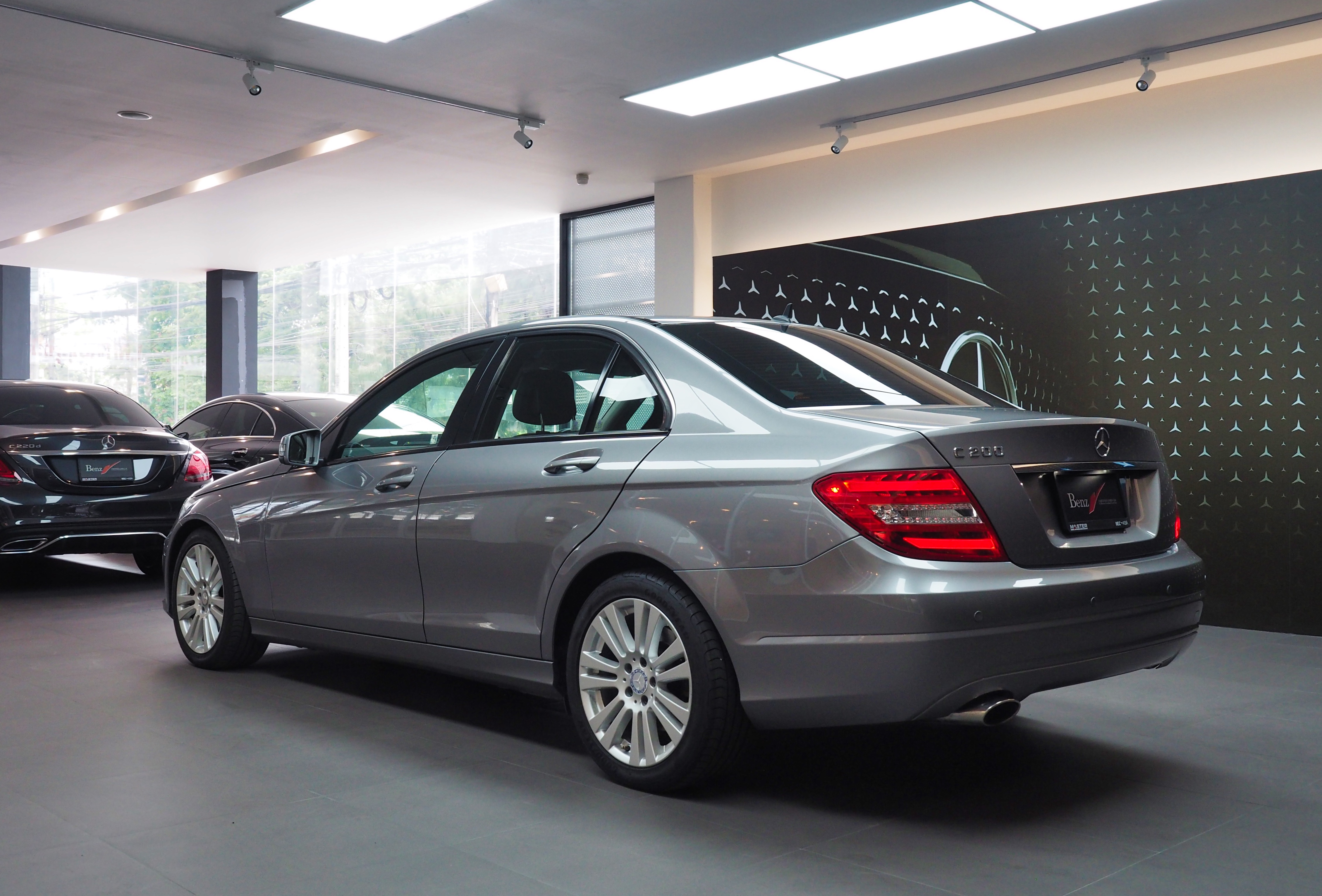 จองแล้ว C200 CGI W204