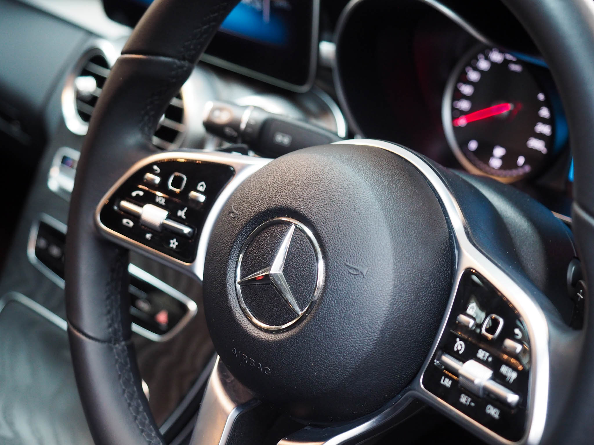 จองแล้ว C300e Plug in Hybrid Avantgarde W205