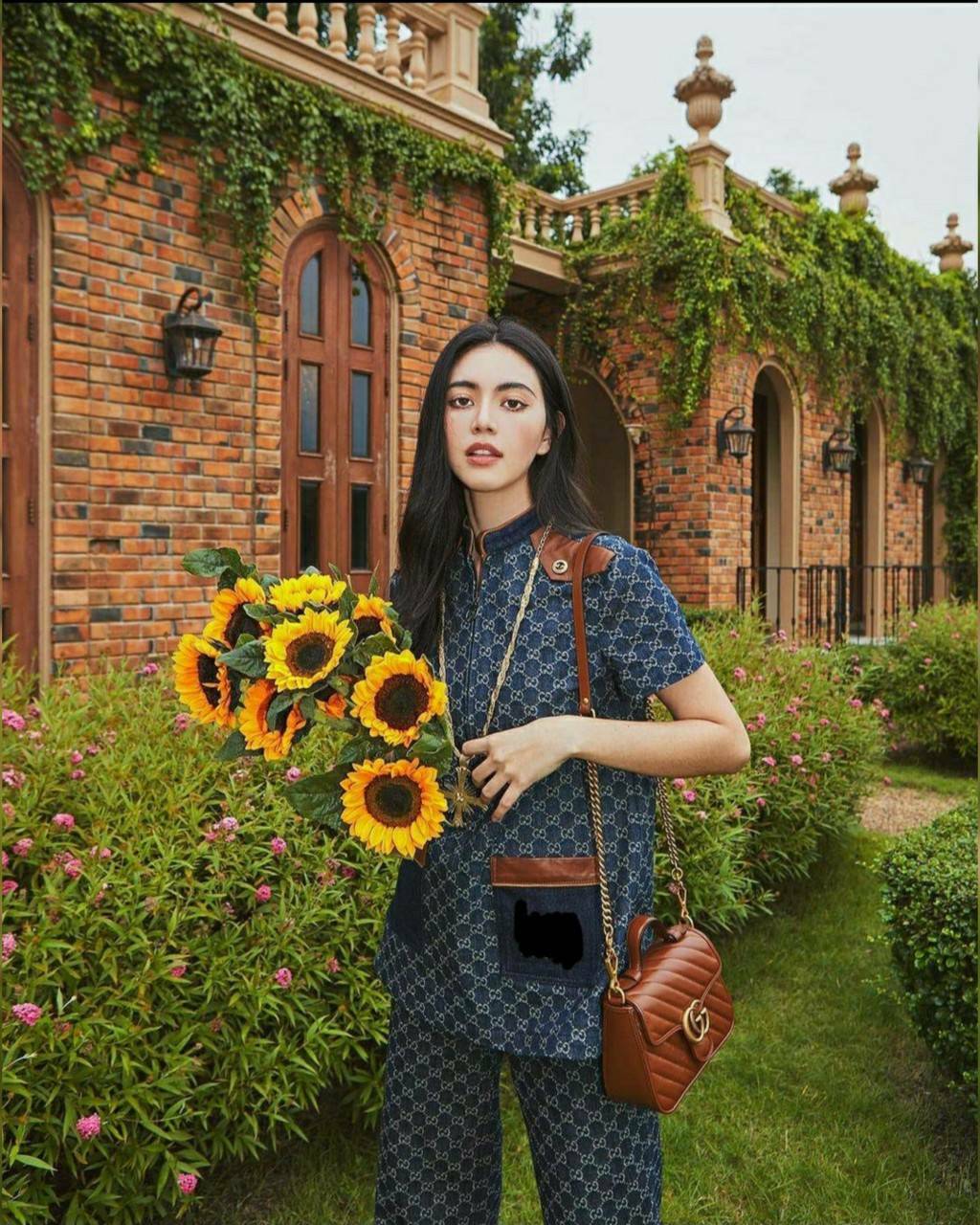 เสื้อซิปหน้าแต่งกระเป๋าคู่หน้า