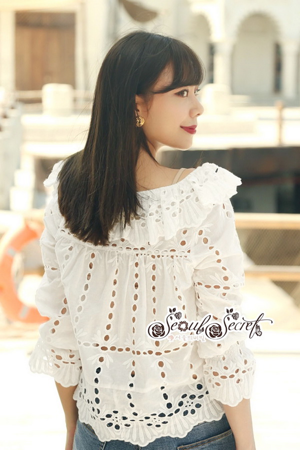 เสื้อทรงปล่อยพอดีตัวเเขนเสื้อทรงยาว