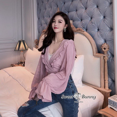 เสื้อทรงคอวีป้ายเฉียงข้างผูกโบว์ที่เอว ปกระบาย