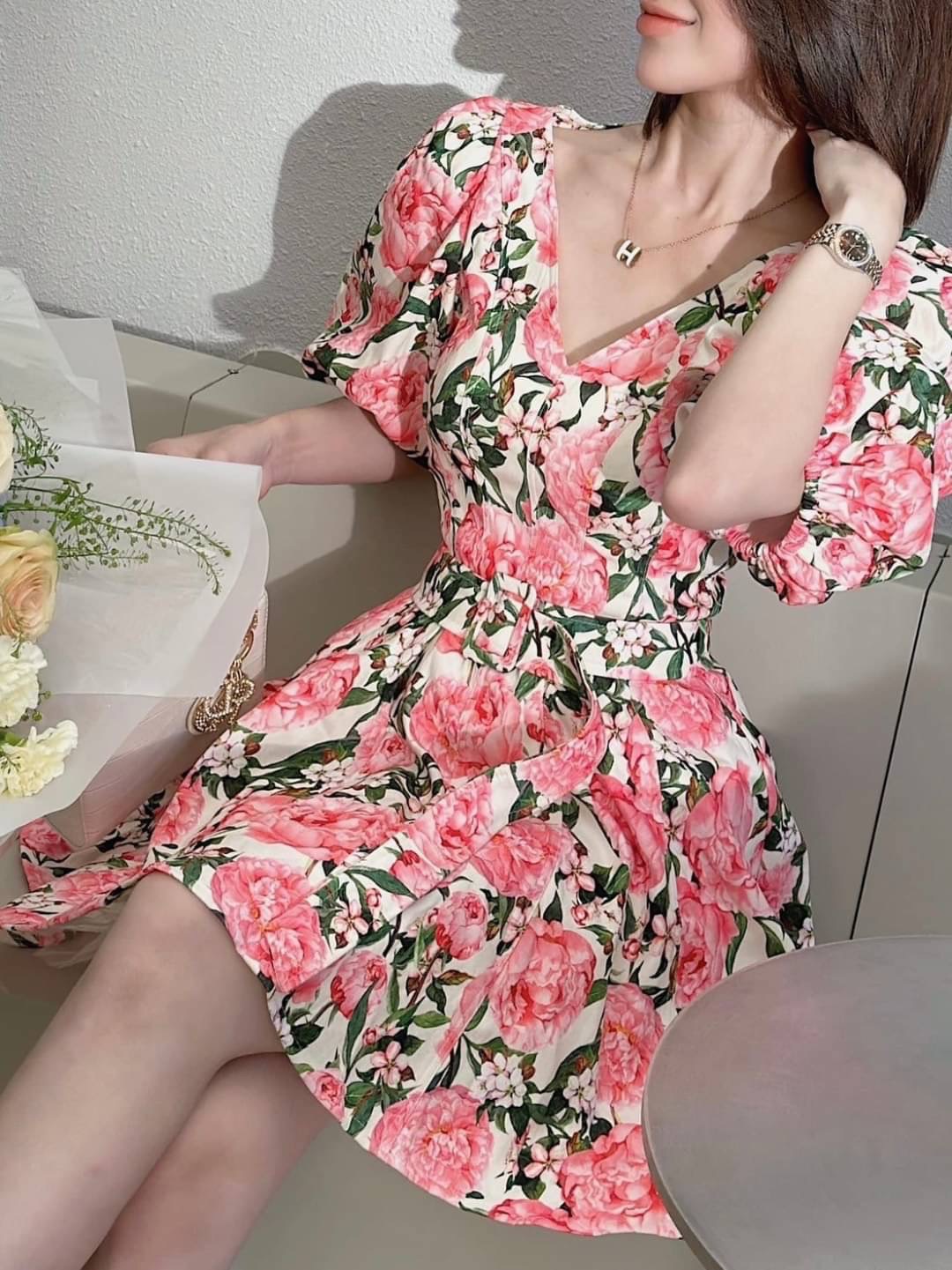 เดรสคอวีทรงแขนบอลลูน