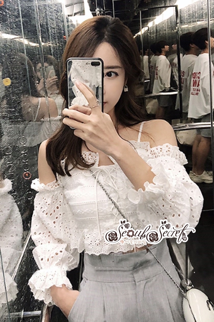 เสื้อเนื้อผ้าคอตตอนฉลุลายหวานๆ เป็นงานทอฉลุลาย
