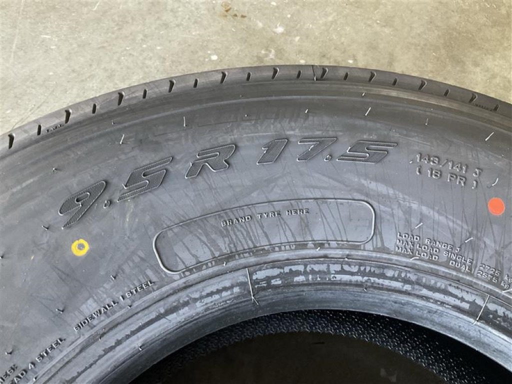 ยางรถบรรทุก เรเดียล ขนาด 9.5R17.5 รุ่น FRO1 ชนิด TL 18PR ยี่ห้อ PIRELLI