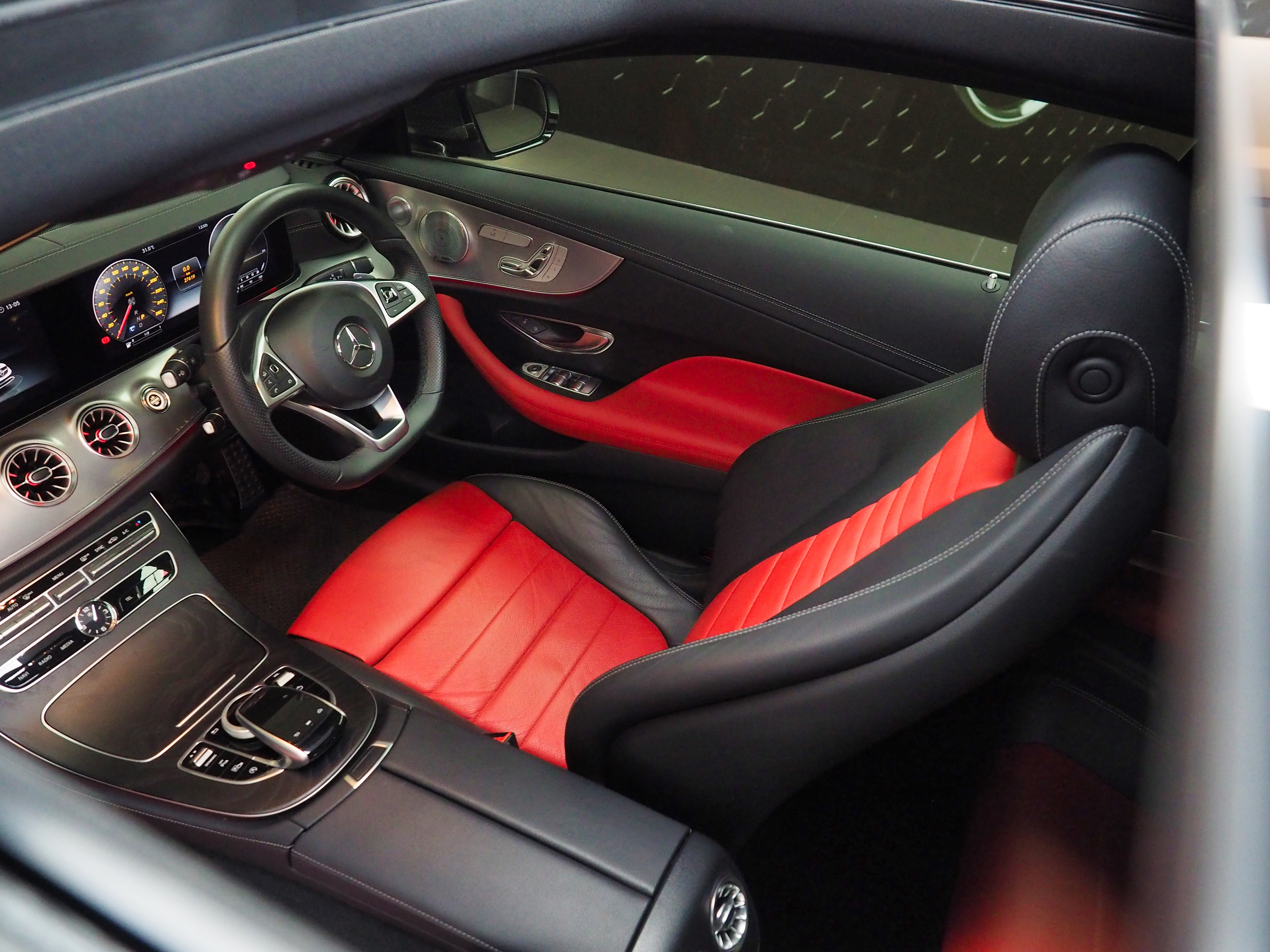 จองแล้ว E200 Coupe AMG Dynamic W238