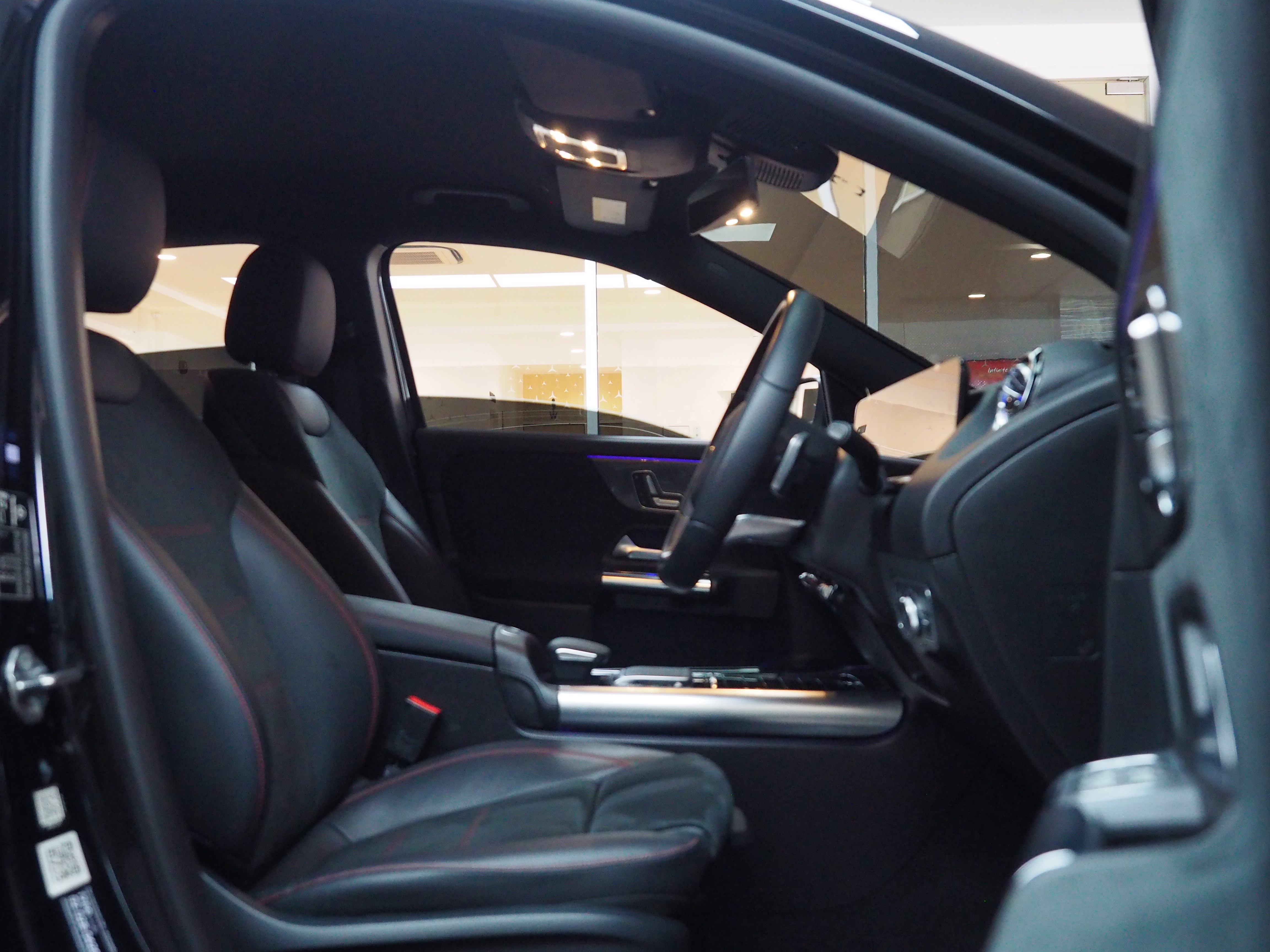 จองแล้ว GLA200 AMG Dynamic W247