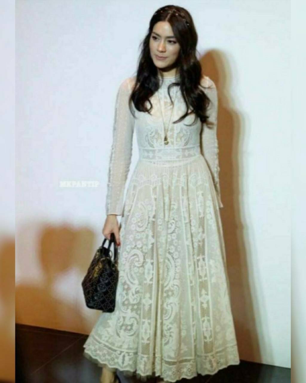 ชุดเดรสยาว ผ้าลูกไม้เนื้อดี