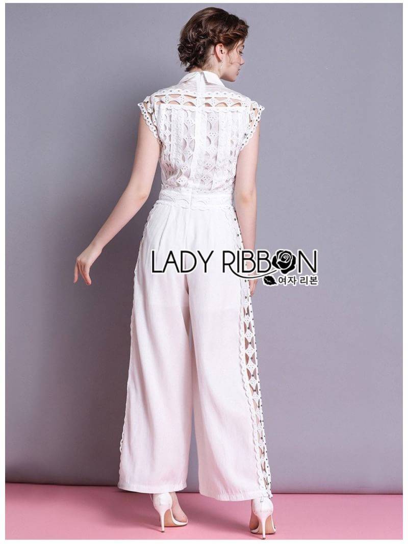 จัมป์สูทขายาวผ้าเครปสีขาวตกแต่งลูกไม้และปก